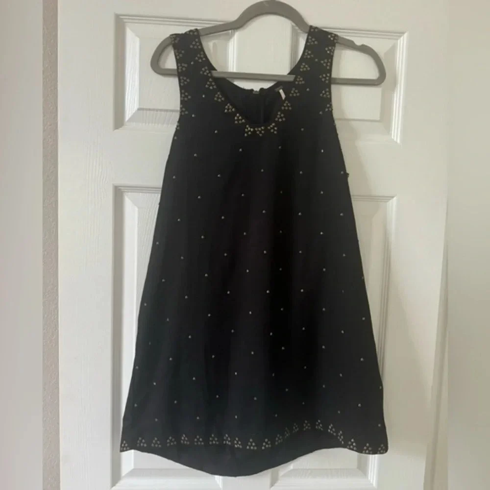 Free people V neck dress with bronze sewn details size 6